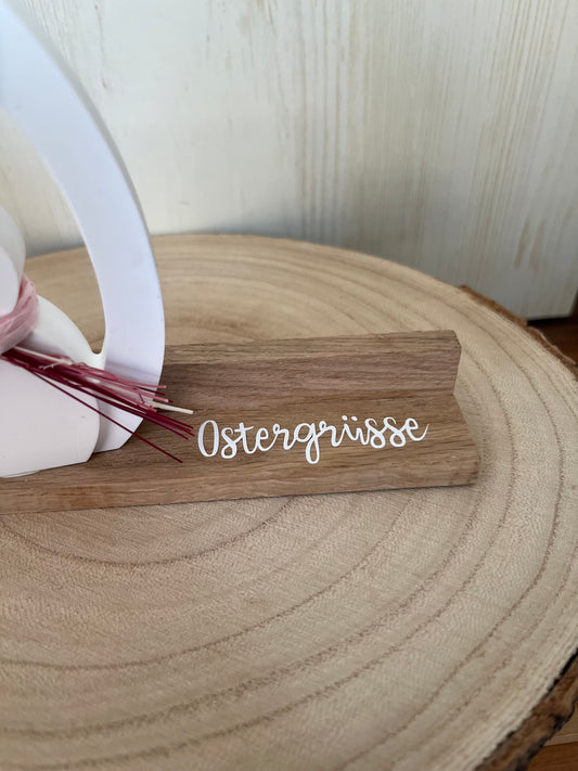 Osterei mit Hase, Klötzchenleiste, Blumen und Text