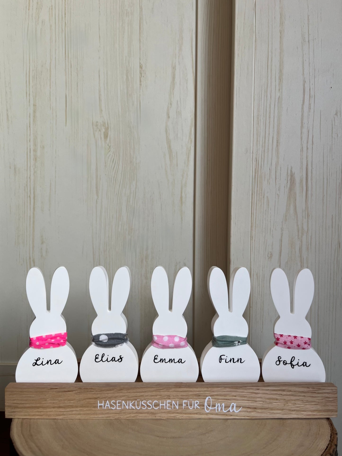 5er-Set stehende Hasen mit Namen, Klötzchenleiste, Halsband und Text