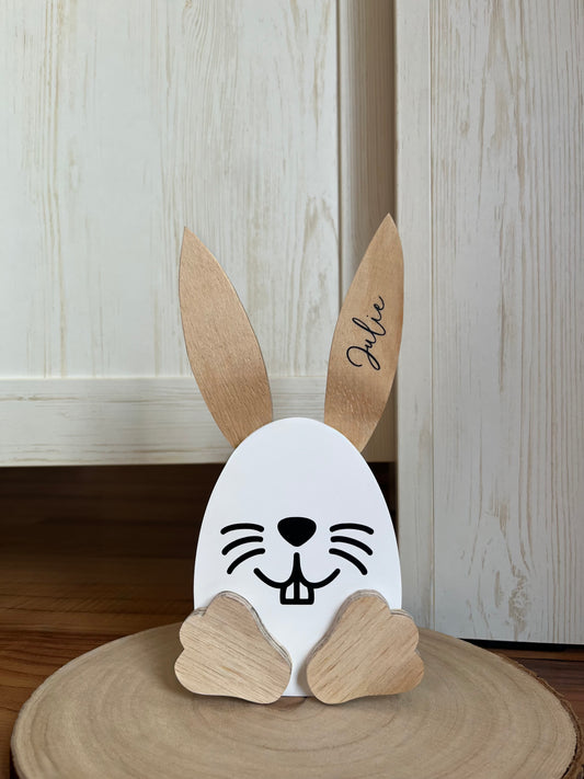 Stehender Hase groß mit Holzohren, Holzpfoten und Name