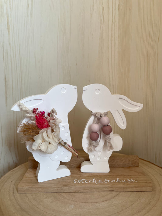 Hasenpärchen im Set mit Blumen, Perlen, Klötzchenleiste und Text