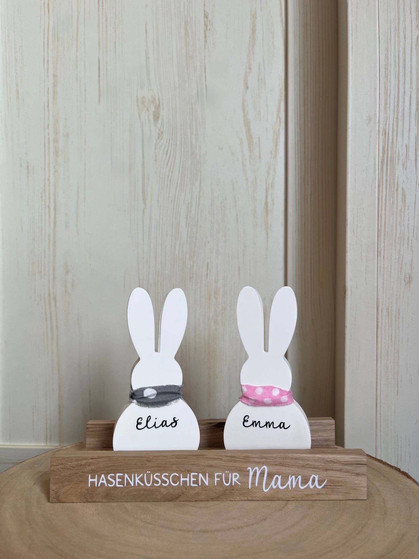 2er-Set stehende Hasen mit Namen, Klötzchenleiste, Halsband und Text