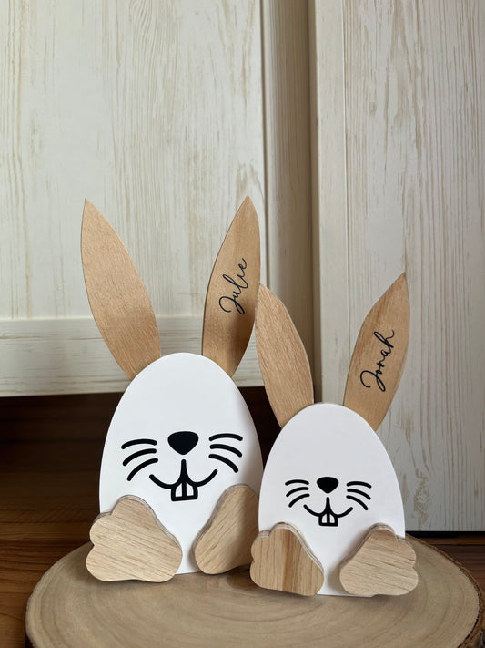 2er-Set stehende Hasen mit Holzohren, Holzpfoten und Namen