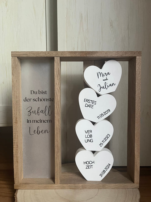 Holzrahmen Liebe, personalisierte Herzen mit Namen und Daten, Spruch auf Transparentpapier und LED-Lichterkette