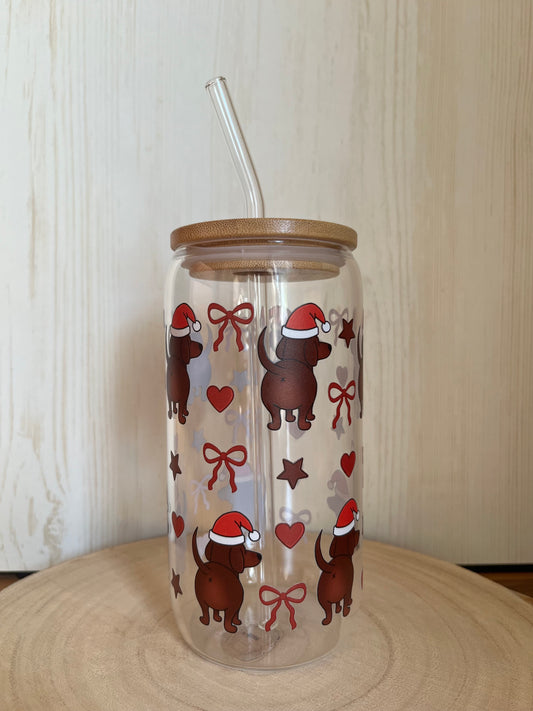 Glasbecher mit Deckel und Glasstrohhalm