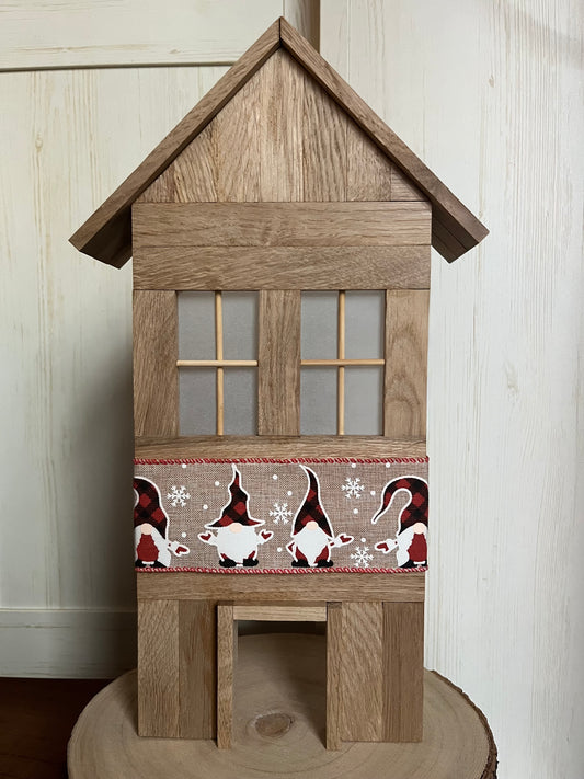 Mittleres Lichthaus mit Transparentpapier, Dekorband und Lichterkette