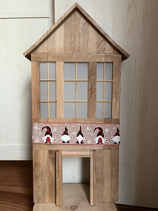 Großes Lichthaus mit Transparentpapier, Dekorband und Lichterkette