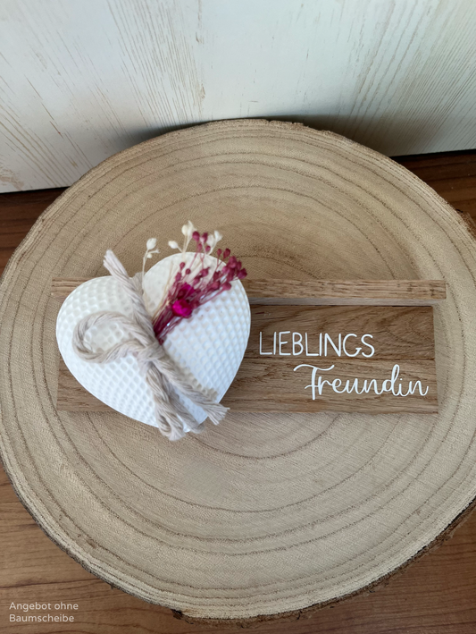 Rautenherz mittel mit Klötzchenleiste, Band und Blumen