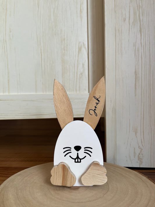 Stehender Hase klein mit Holzohren, Holzpfoten und Name