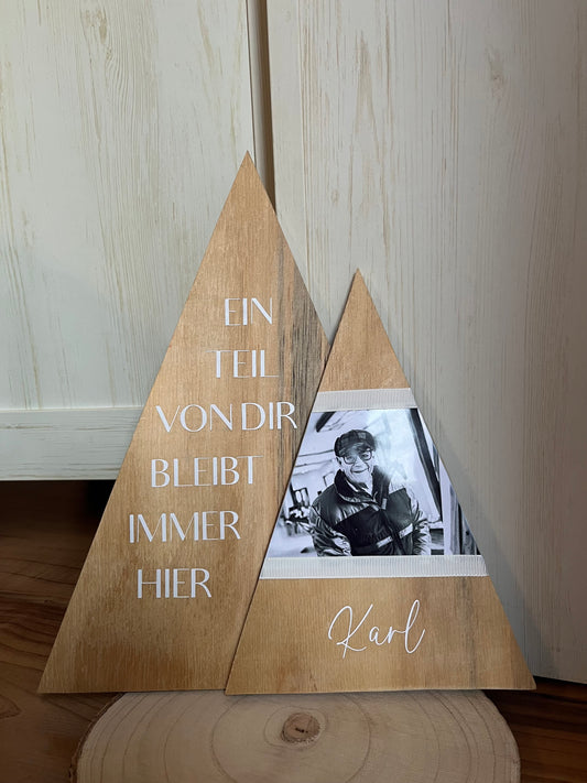 Trauerbaum mit Foto, Namen und Spruch