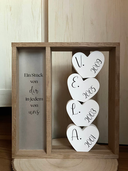 Holzrahmen Kinderinitialen, vier Anfangsbuchstaben mit Geburtsjahr, Spruch auf Transparentpapier und Lichterkette