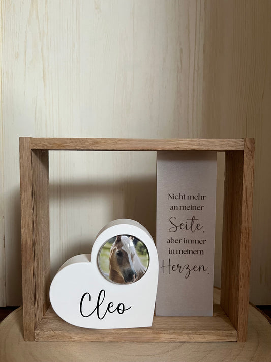 Trauerholzrahmen "Pferd", Herz mit Foto, Spruch auf Transparentpapier und Lichterkette