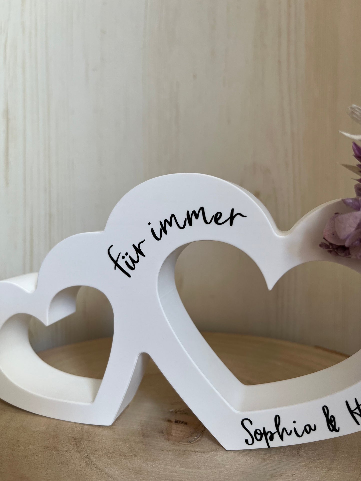Doppelherz mit Blumen, Namen und Beschriftung