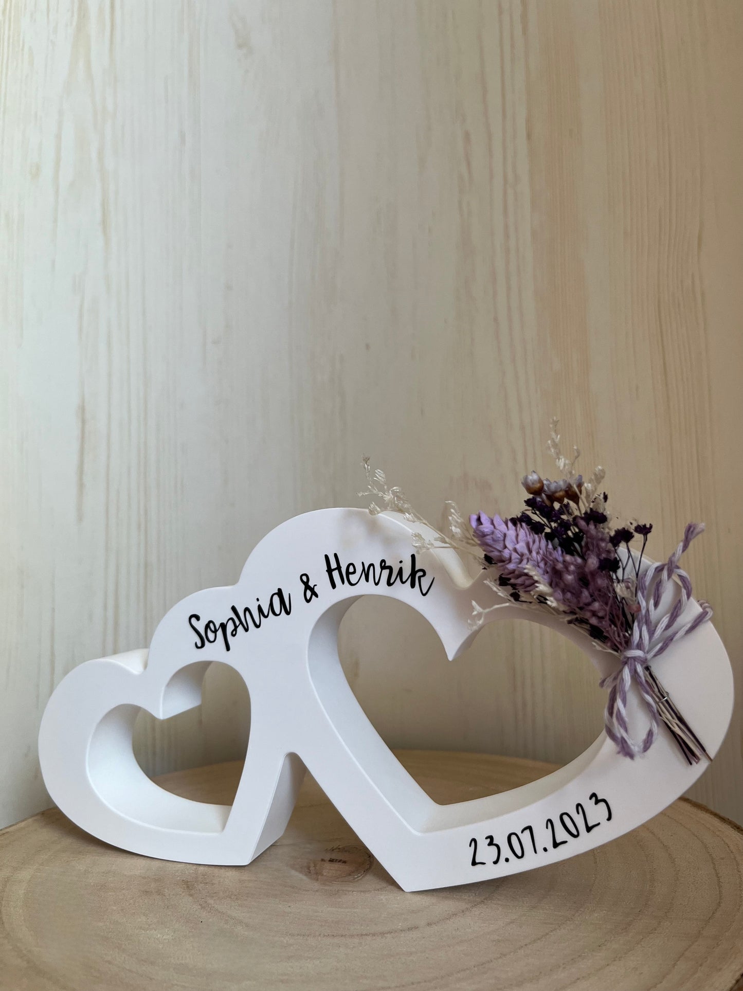 Doppelherz mit Blumen, Namen und Datum